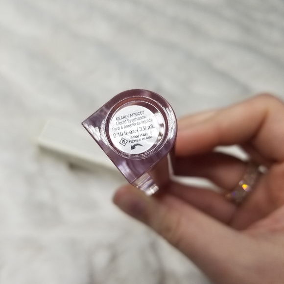 Rare Beauty Stay Vulnerable Liquid Eyeshadow Nearly Apricot - Picture 2 of 3